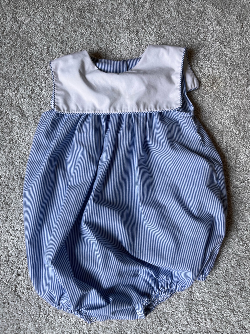 Smocked Auctions Blue and White Bubble